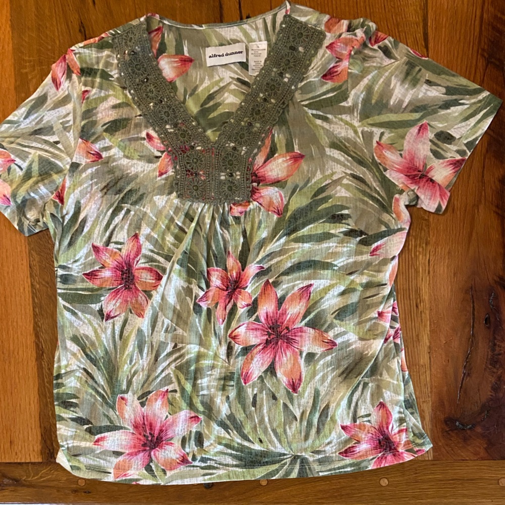 Set of FOUR Tops, Perfect to Add Versatility to Any Wardrobe, Size XL - Picture 13 of 16